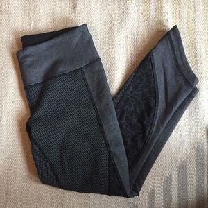 [lululemon] Crop Pants Black & Grey size 4